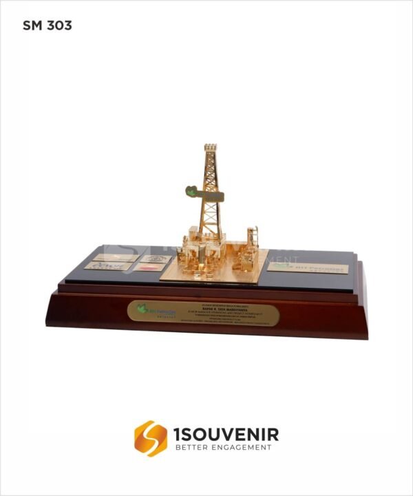 SM303 Souvenir miniatur Rig Onshore RH PetroGas